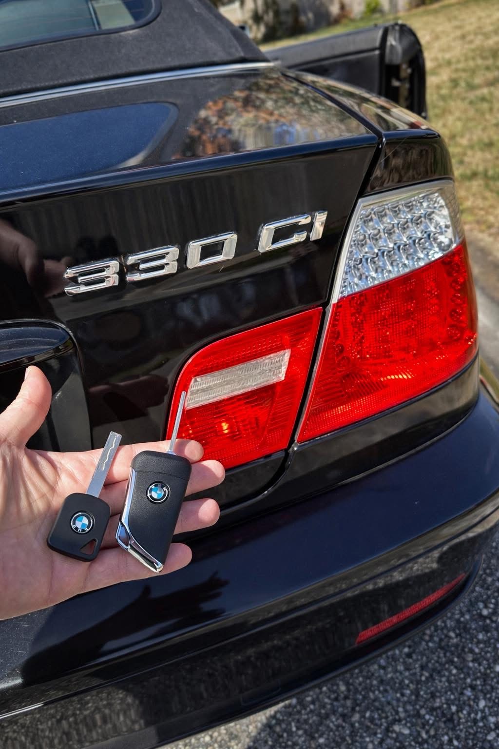 Auto locksmith key programming photo