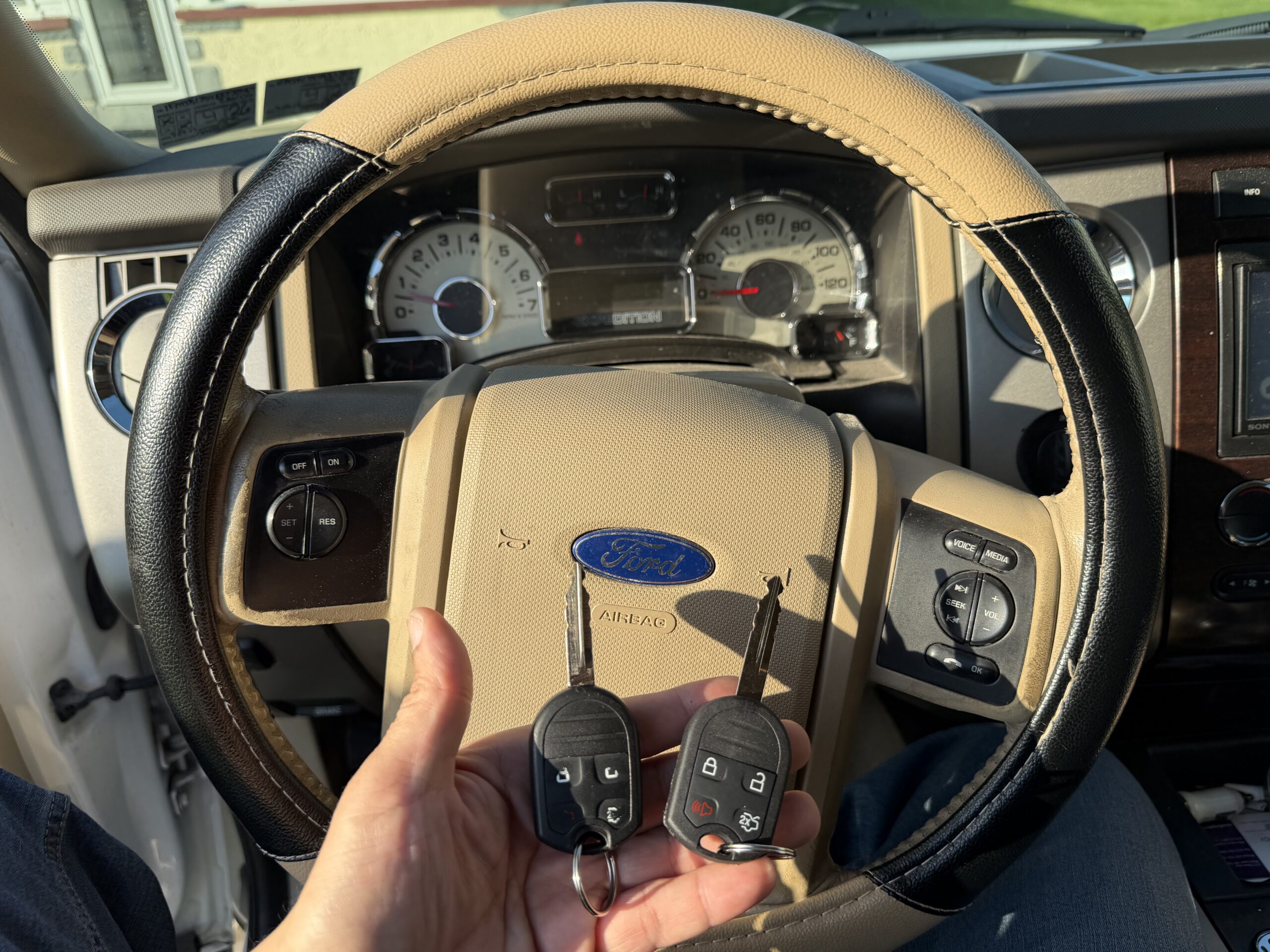 Lost car key replacement service