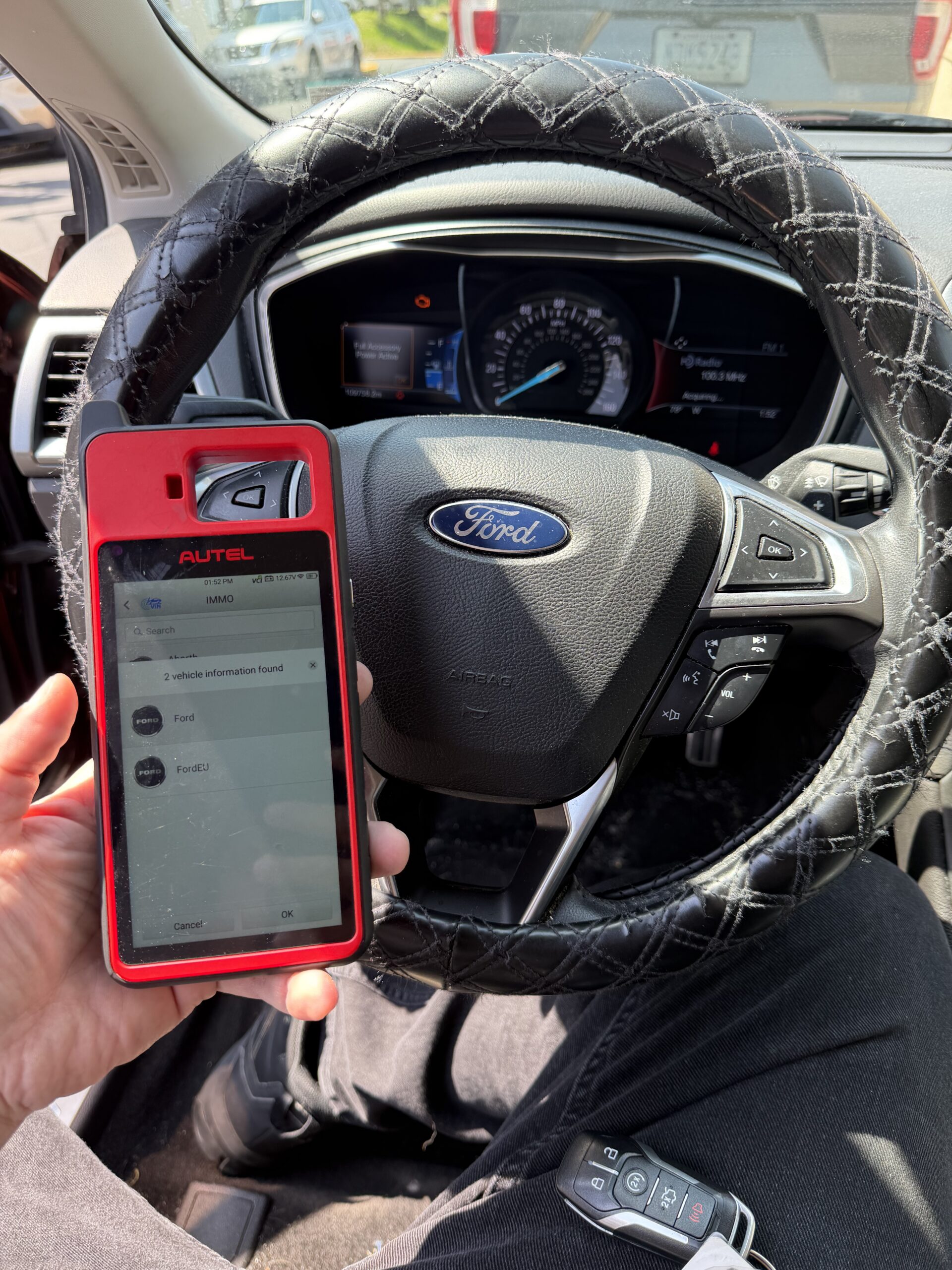 Auto locksmith mobile service vehicle and keys Reading PA