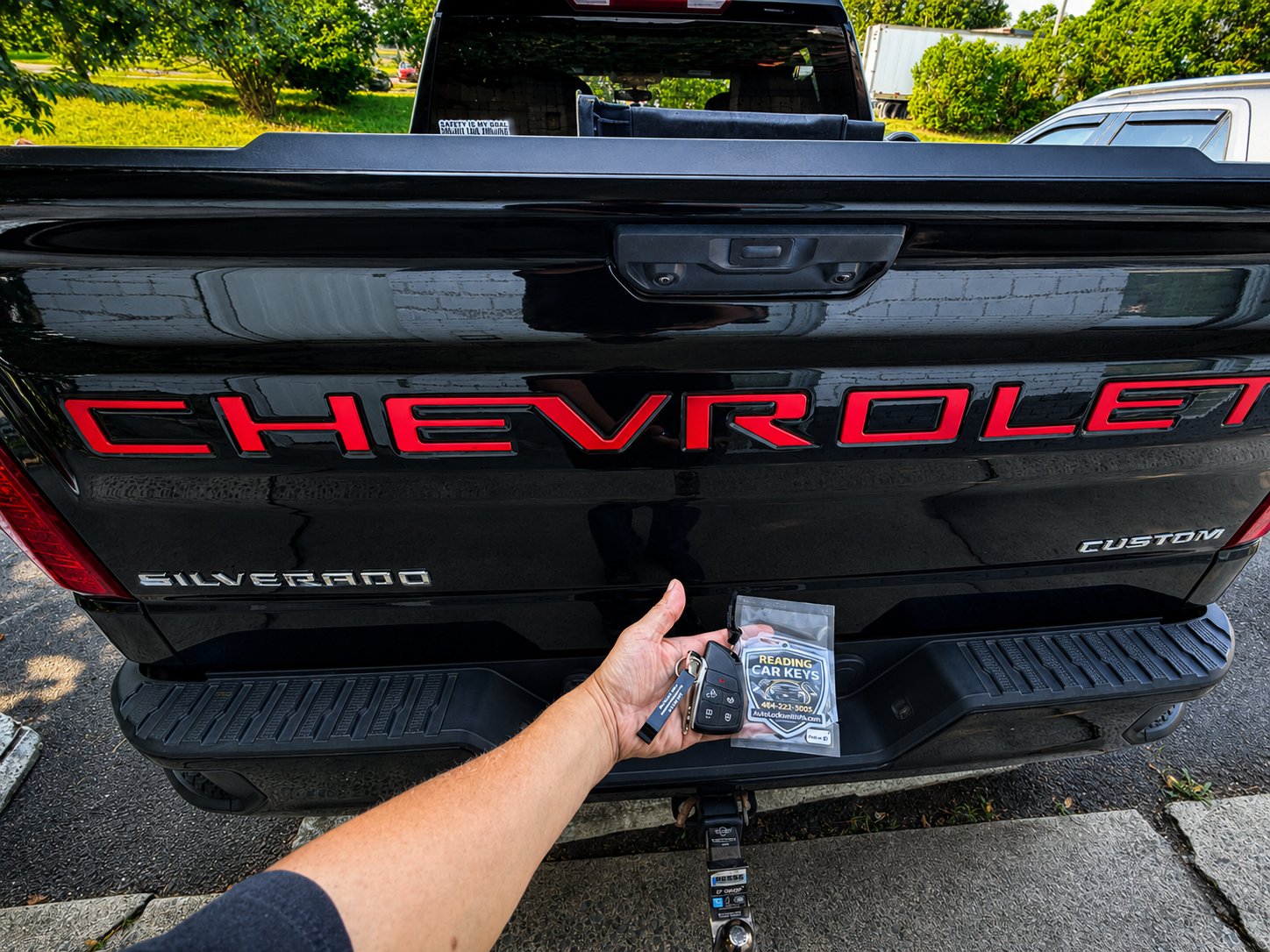 Mobile auto locksmith key programming service